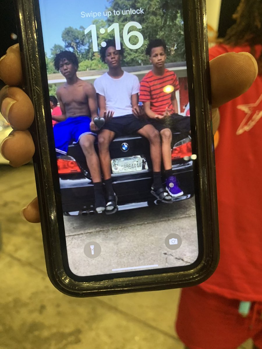 1003Macc's tweet photo. Free the Bros, they had got booked for playing the cards♣️ that they was dealt, Im from where 🖐🏽 we put on shirts and stand on cards after a death💙💯 #FreeShotta #LLGlizzy https://t.co/aQaouWyca4