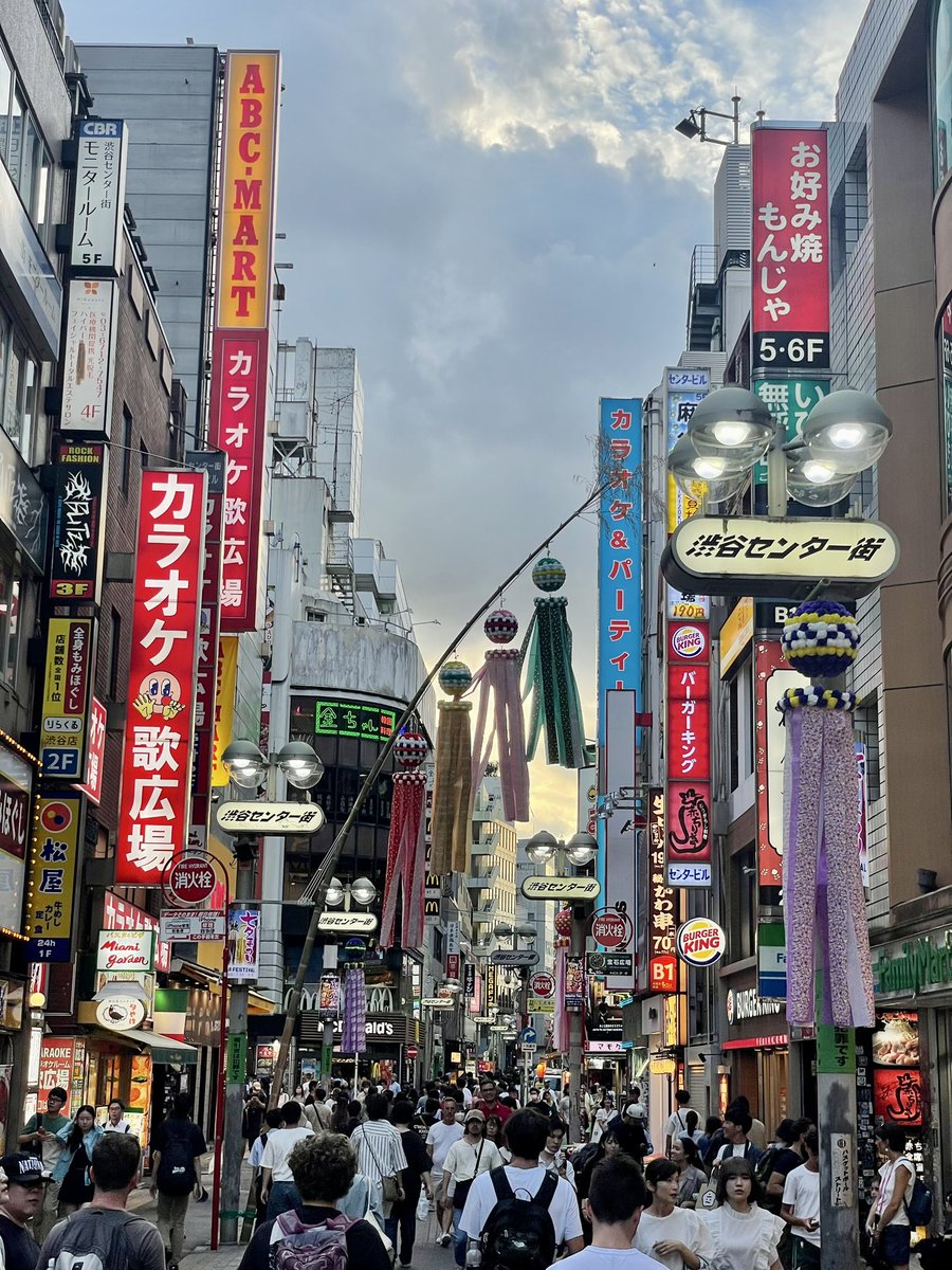chrisjones_99's tweet photo. Tokyo twilight 🇯🇵 https://t.co/W1UO7rDhQk