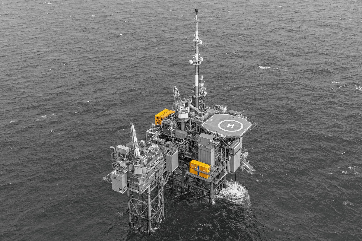 H2Moffshore's tweet photo. H2M has recently completed the mobilization of four 33ft. lightweight accommodations modules. These modules were installed on the deck of a six-legged steel jacket fixed platform in the North Sea. 
#offshoreaccommodation #TLQ #livingquarters #a60cabins  #renewable #oilandgas https://t.co/nYpBD4dMWC