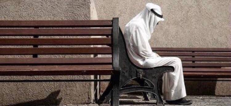 يمر العمر واكبر كل ليلة تحت سقفي عام 
معاد يْهمّني لو ضاع عمري مع الوحده

تنزّعت الثقه من ناس من عشره ومن ايام 
معاد اقدر أصدق فـ الحياة الا الشتا و برده .