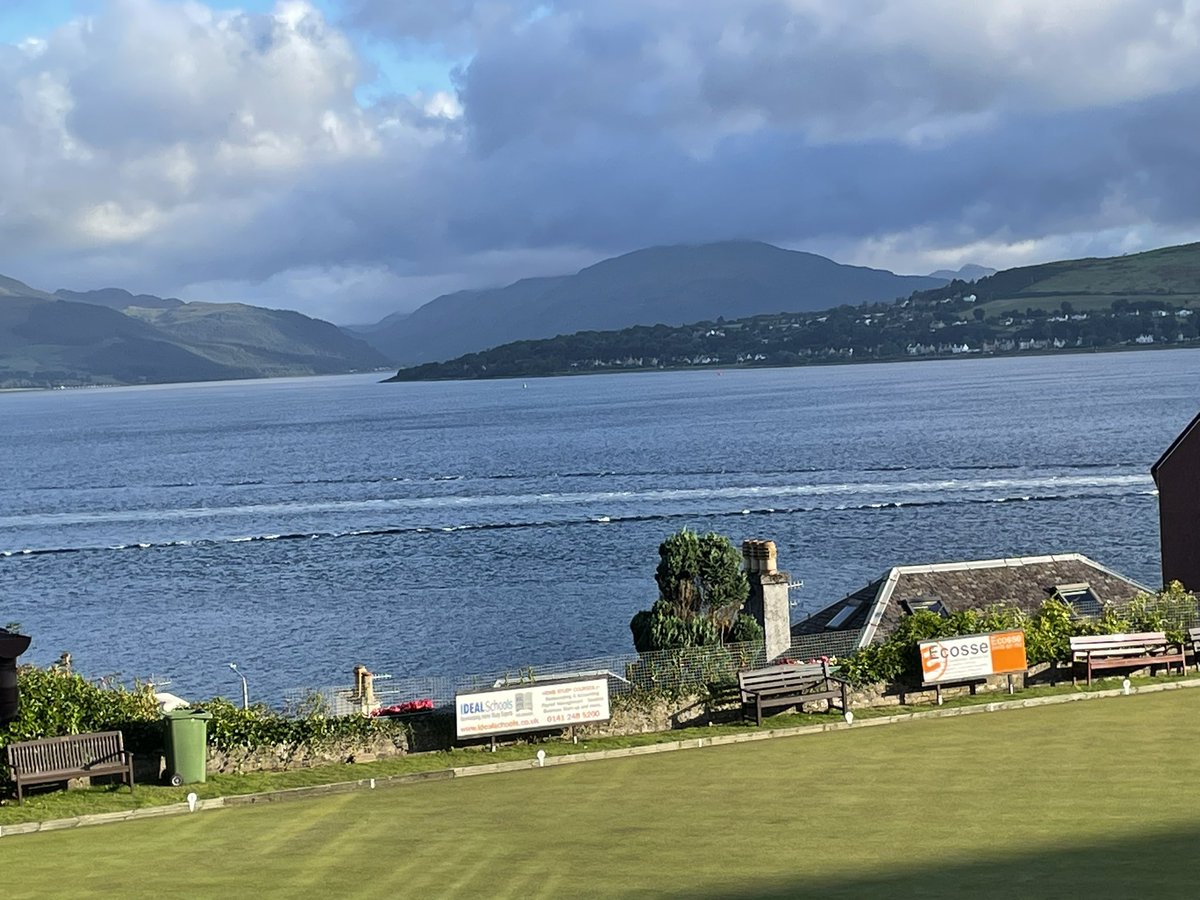 GMGillMaxwell's tweet photo. The best views every single day! The Gourock Riviera. #LoveWhereYouLive #TakingNotice #WalkBeforeWork #Inverclyde https://t.co/vSoi1S5NUJ