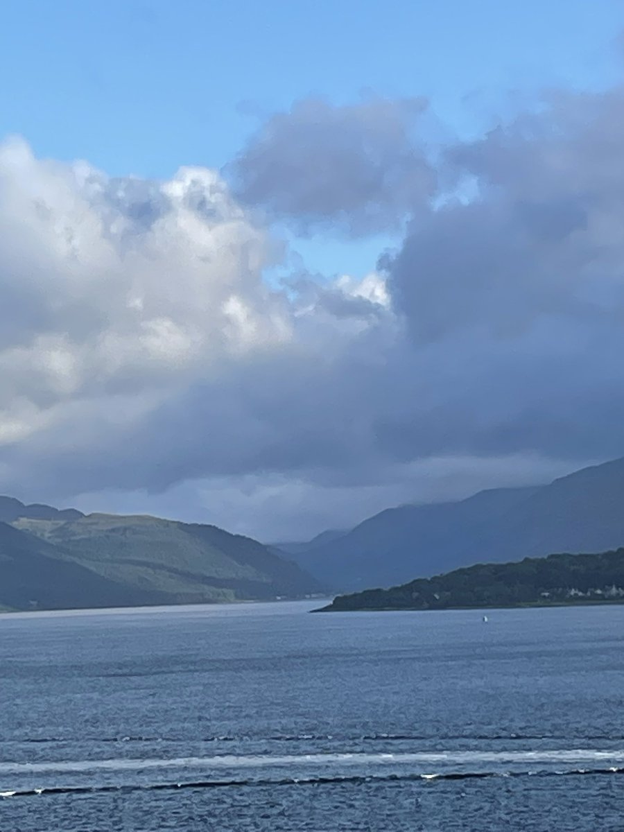 GMGillMaxwell's tweet photo. The best views every single day! The Gourock Riviera. #LoveWhereYouLive #TakingNotice #WalkBeforeWork #Inverclyde https://t.co/vSoi1S5NUJ