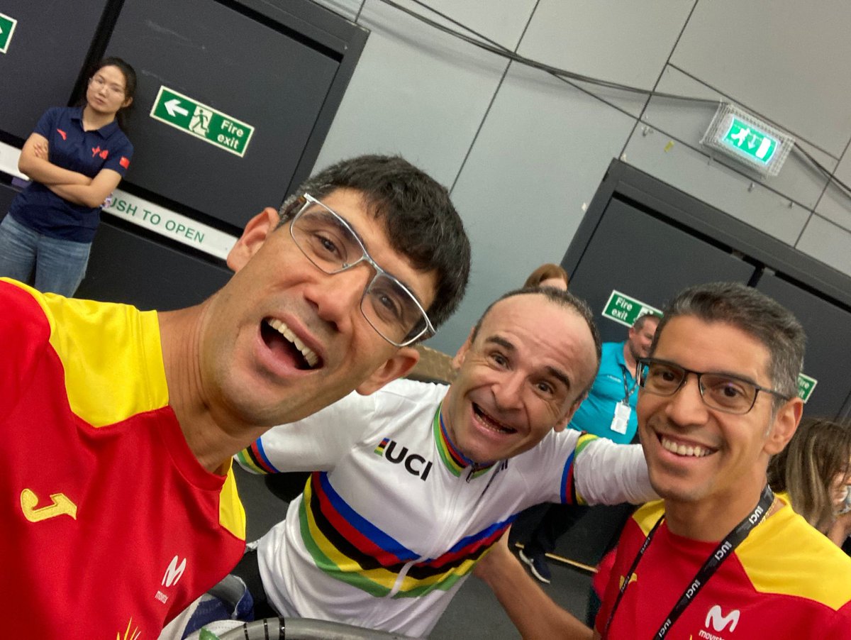 Sin tiempo casi de celebrarlo hoy volvemos al velodromo a por la última prueba 💪🇪🇸👊🤛💨
#TeamESPciclismo
#EsPotFER
#OrgullGranota
#HjCsport
#Selle_italia 

<a href="/sebpiquet/">seb piquet</a> me diste suerte 🍀😅🌈