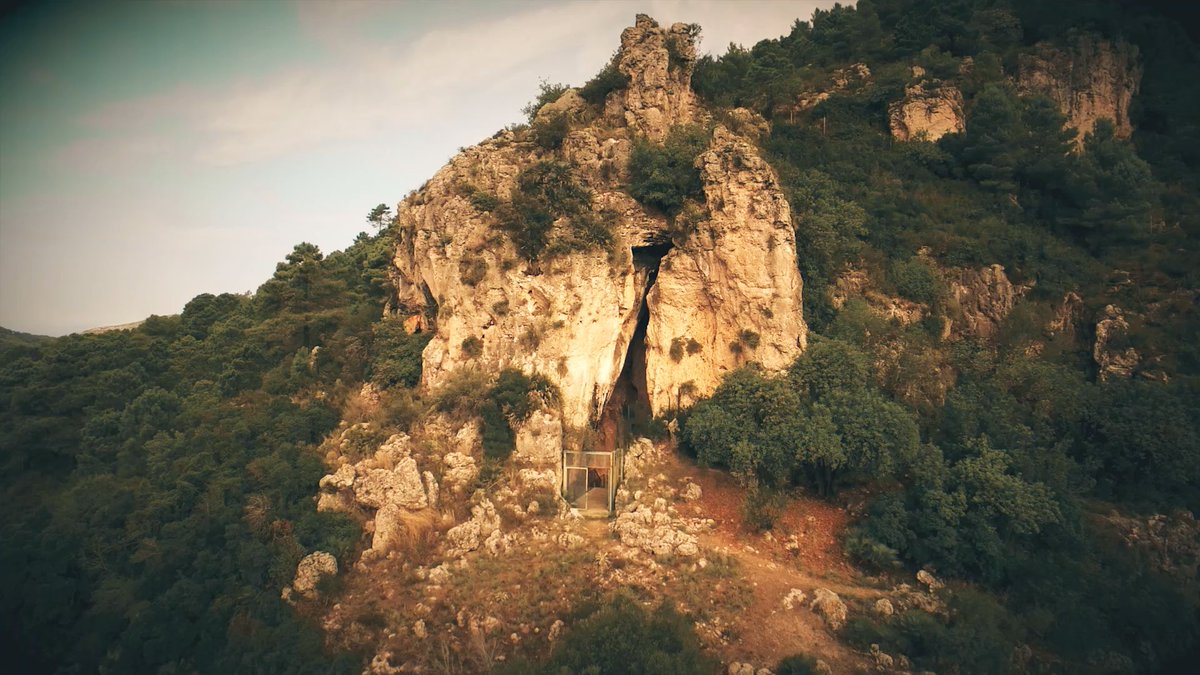 muprevalencia's tweet photo. 🐴 🦌 La #CovaDelParpalló de #Gandia, on es van trobar més de 5.000 plaquetes de pedra decorades datades al #PaleolíticSuperior
 
🕒 Fins al 17 desembre, dissabtes a les 19h i diumenges a les 10h
 
📲 Info i reserves:
@visitgandia
@MAGaMuseu
difusiomaga@gandia.org
96 295 95 40 https://t.co/onGv4xU1Y0