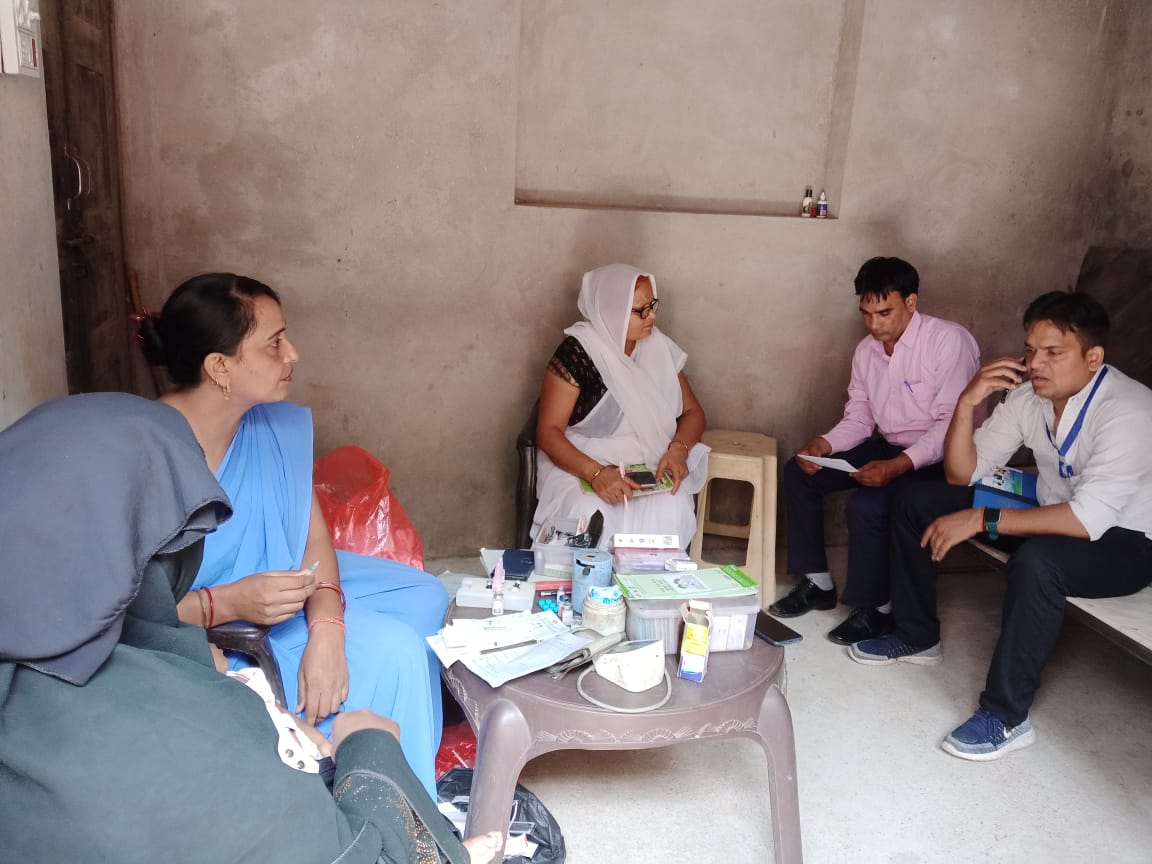 मिशन इंद्रधनुष के अंतर्गत चल रहे टीकाकरण के तहत आज ग्राम डोला में XR परिवार के बच्चे का टिकाकरण कराया गया व सत्र पर पर्यवेक्षण किया गया <a href="/BagpatDm/">DM Baghpat</a> ,<a href="/CmoBaghpat/">CMO Baghpat</a> <a href="/nhm/">New Hope Middle</a>