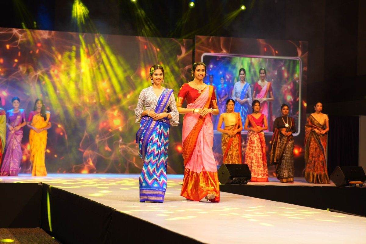 SmitaSabharwal's tweet photo. Let’s weave a vibrant future for artisans, weavers and the handloom industry. 
Snapshots from #Telangana handloom day celebration 🪡
#NationalHandloomDay 🌼🌸 https://t.co/Mb0GQWcJq1