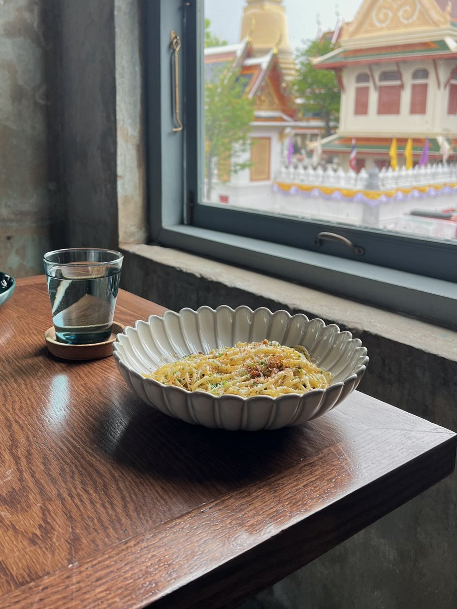 ninarakkant's tweet photo. ร้านนี้ดีกดหัวใจไว้ได้เลย 📷🎞️  im en ville (อิ่มในเมือง) จะทาน brunch ก็ได้ dinner ก็ดี ร้านสวยคลาสสิค บรรยากาศแบบเมืองเก่า มุมถ่ายรูปเยอะ นั่งจอยๆมองออกไปเป็นวิววัดราชบพิธค่า

@CAFETELLER @aroii @Kin24hrs @kinjubkinjib https://t.co/hEKuAW8MHq
