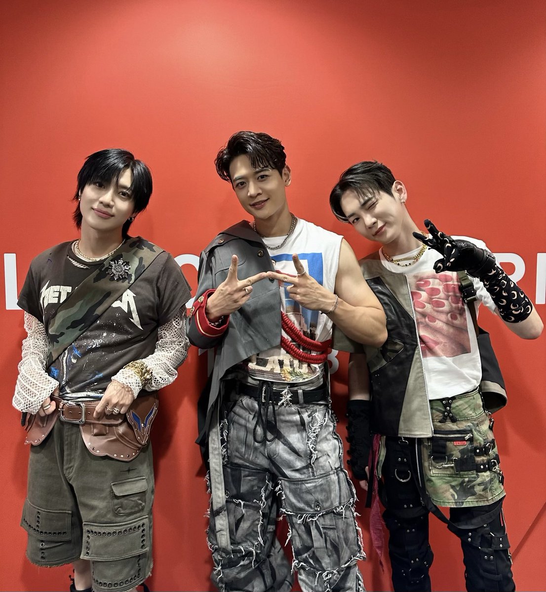 SHINee's tweet photo. Encantado de conocerlos! Nos vemos de nuevo! Los amo🇪🇸💎🩵

#SHINee #샤이니
#HARD #SHINee_HARD #JUICE
#SBS슈퍼콘서트 #슈퍼콘서트
#스페인 #마드리드 #Madrid https://t.co/mfXMlBpWMh