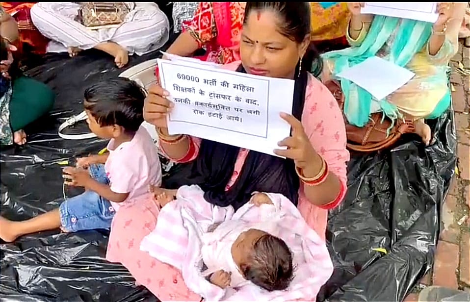 pritiup44658955's tweet photo. क्या सिर्फ महिला सशक्तिकरण कागजों की बात है माननीय मुख्यमंत्री जी क्या आपके सूबे के अधिकारियों में इतनी भी संवेदनशीलता नही है।
अरे सारे मानकों को पूरा करने पर ही तो स्थानन्तरण हुआ था फिर कार्यमुक्ति क्यों रोकी गई।
विचलित करने वाली तस्वीरें
#69kकार्यमुक्ति https://t.co/qGtS5xHVAR