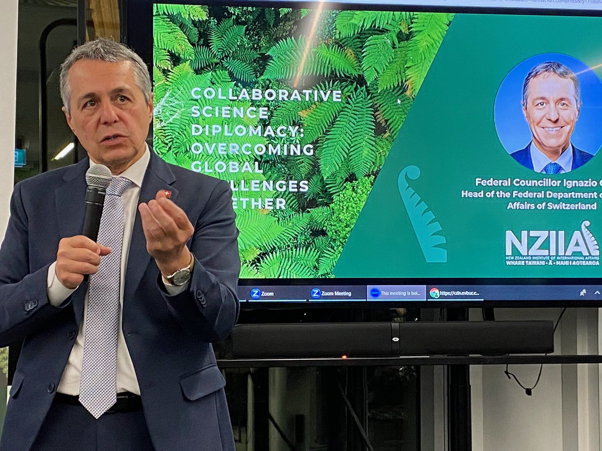 First item on the agenda in New Zealand 🇳🇿 : my speech on global challenges at <a href="/victoriauninews/">Victoria University</a> 🏫, <a href="/NZIIA_live/">New Zealand Institute of International Affairs</a>.

I value the inspiring exchange I’ve had with the audience about #sustainable solutions for a better #future. 🌱
 
Possible approach 👉🏼 #sciencediplomacy