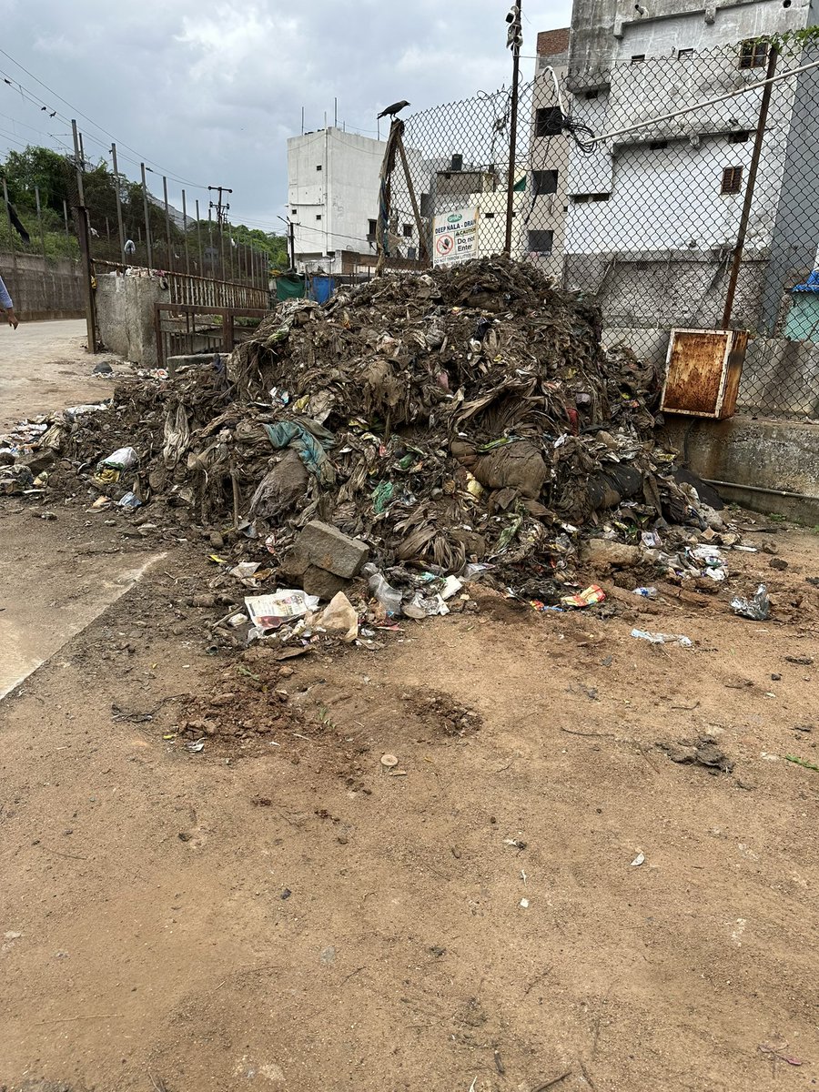 pavanr2345's tweet photo. @pavanku07983759 @GadwalvijayaTRS @GHMCOnline @CommissionrGHMC @DC_Kukatpally @Ae12113 @KTRBRS Sir, its been not cleared completely. Can u pls take initiation to clear it completely. Pls do it as soon as possible as it is been giving very bad smell. https://t.co/urN1AmEPEV