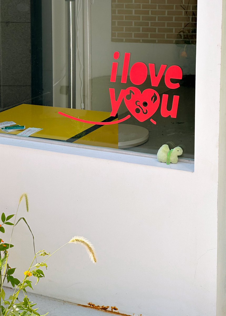 ♪ ✤ ♫ ✤ 

인형과 찍기 좋은 iloveyou 2023의 포토 스팟을 소개합니다 🫳🐶🦕

🧷 셔츠 안에 넣어서
🎂 케이크 옆에서 축하하기
🦕 다른 공룡 친구들과 함께
📌 표지판 앞에서 찍기

#여전히_사랑해_생일축하해_샤오쥔