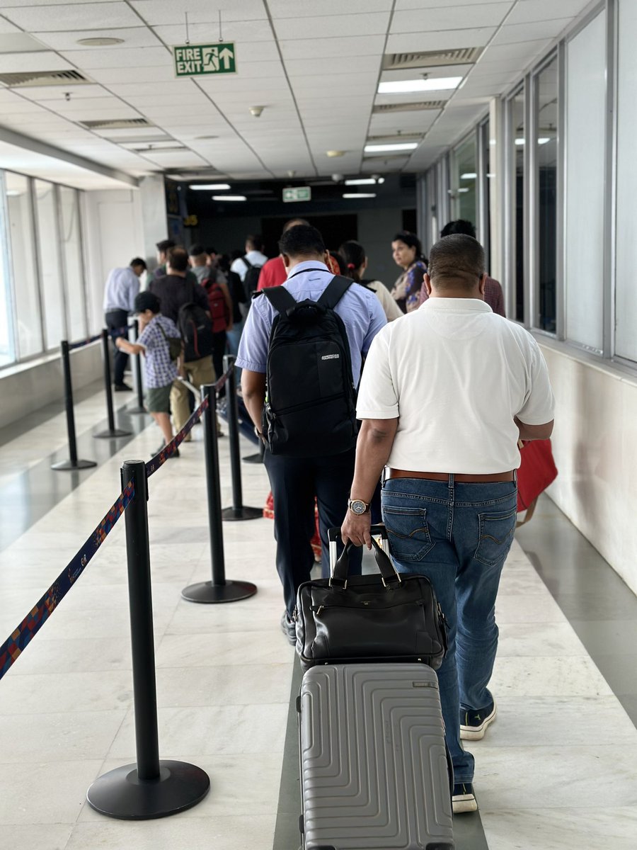 aaratikumar's tweet image. @IndiGo6E  pls explain the #quickBoard option when the ground  staff has no provision for it. One long line . No staff aware. Tells me it&apos;s pre check in .