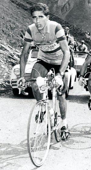 Federico Martín Bahamontes ha fallecido hoy a los 95 años de edad.

Leyenda de nuestro deporte, fue el primer español en conquistar el Tour de Francia, prueba que además le consagró como uno de los mejores escaladores de la historia.

Un pionero, un ciclista único. DEP.