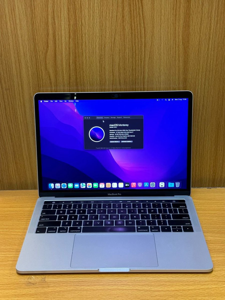 youngtechplug_'s tweet photo. MacBook  deal 🇬🇧

 MacBook Pro (13-inch, 2018, Four Thunderbolt 3 ports) || Processor: Intel Core i7 @ 2.7GHz || 512gb SSD 16gb RAM || Cycle Count: 1 🔋 || Touch Bar  ✅ || Neatness: 9.5/10 || 

#price 🏷️ 550,000 naira only https://t.co/I6W9EaQwpz