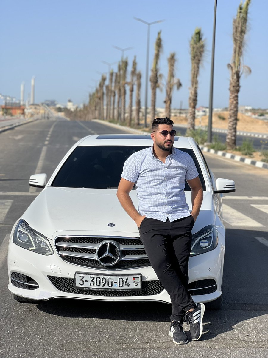 AliAljaidi10's tweet photo. حلوة الدنيا حلوة سوى قصدي على المرسيدس اطمن 🧐🥰 https://t.co/PcTJrxmtsy