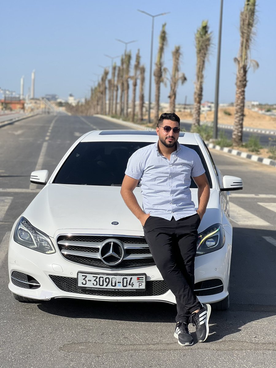 AliAljaidi10's tweet photo. حلوة الدنيا حلوة سوى قصدي على المرسيدس اطمن 🧐🥰 https://t.co/PcTJrxmtsy