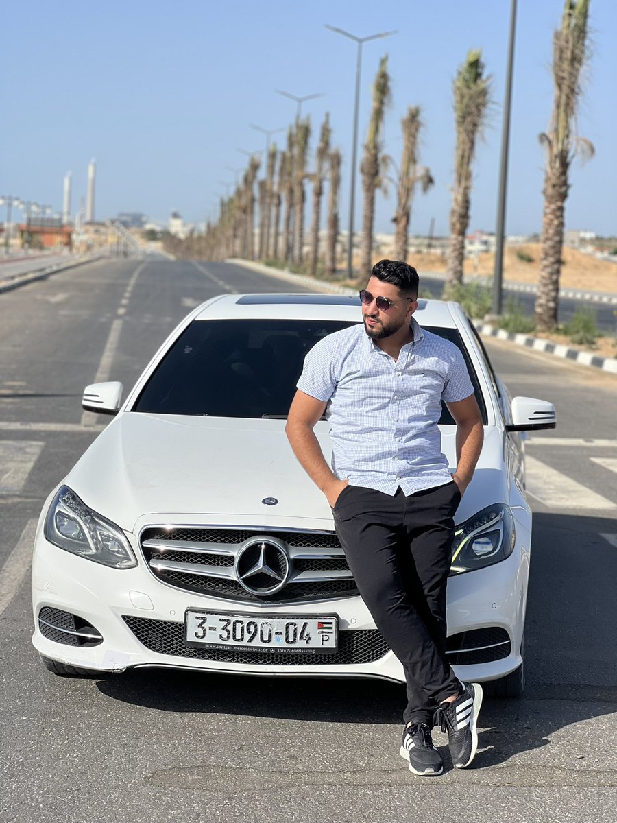 AliAljaidi10's tweet photo. حلوة الدنيا حلوة سوى قصدي على المرسيدس اطمن 🧐🥰 https://t.co/PcTJrxmtsy