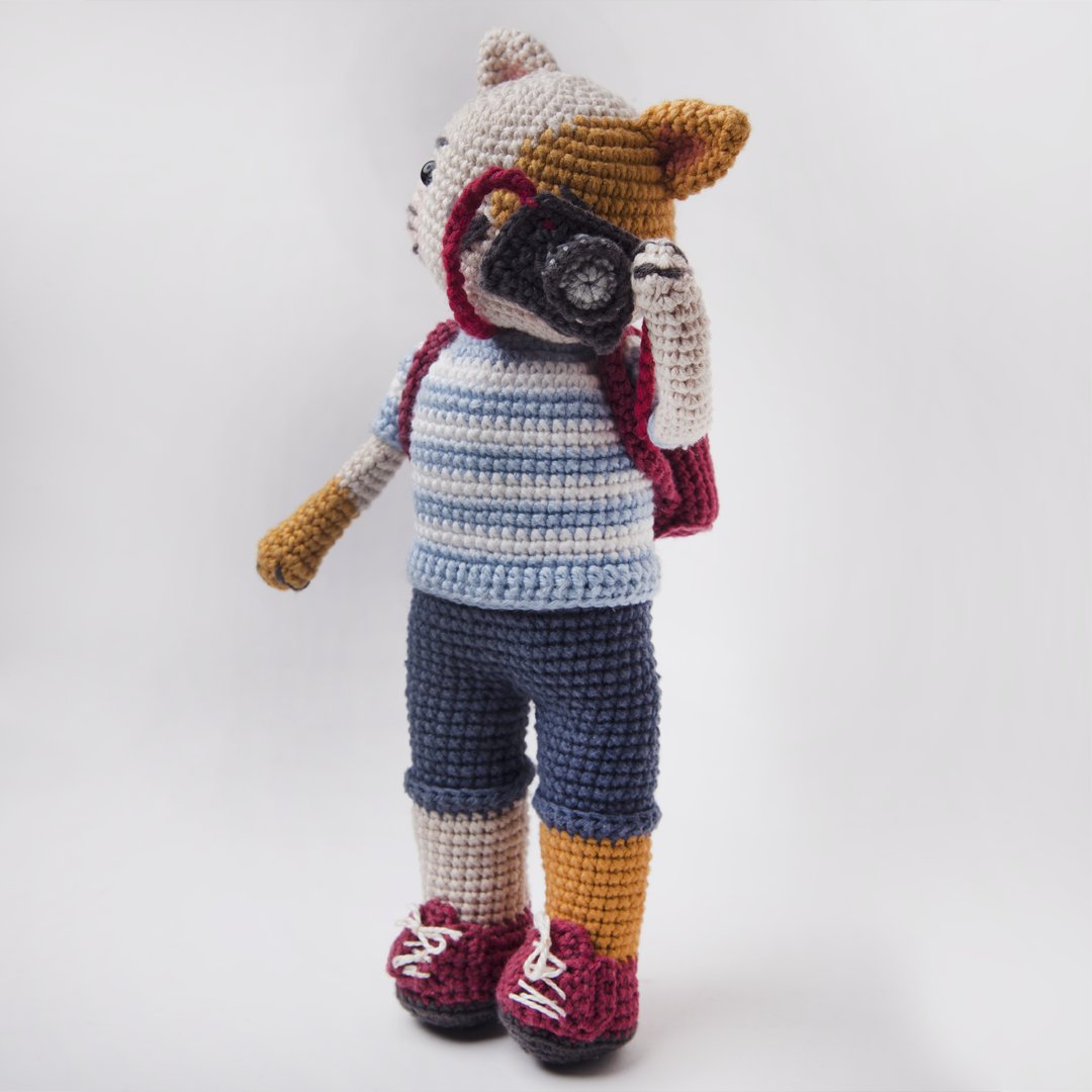 The_Fuzzy_Bee's tweet photo. Today is International Cat Day! 🐱💛

Colin is popping by to remind you that you can pick up the pattern to make your own Colin, and all his accessories, in my pattern stores 😁

https://t.co/djZl7ckEpq

#InternationalCatDay  #crochetcat #Amigurumi https://t.co/GyXTehTtHy