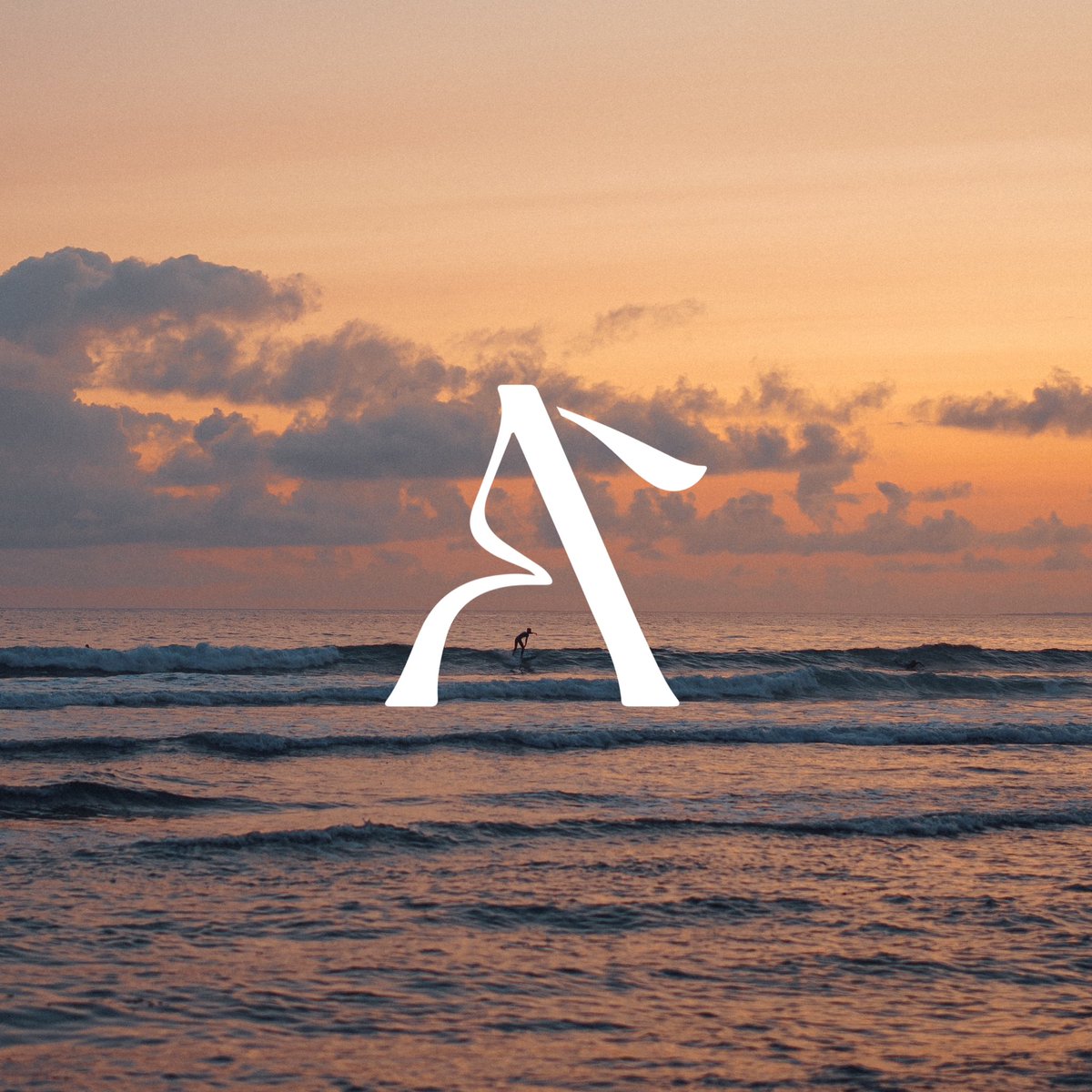 C’est avec une immense joie que je vous dévoile mon tout nouveau logo désigné par @bymanonduma et illustré par cette série d’images que j’ai réalisé avec Ellyn et qui me tient à cœur 🤍