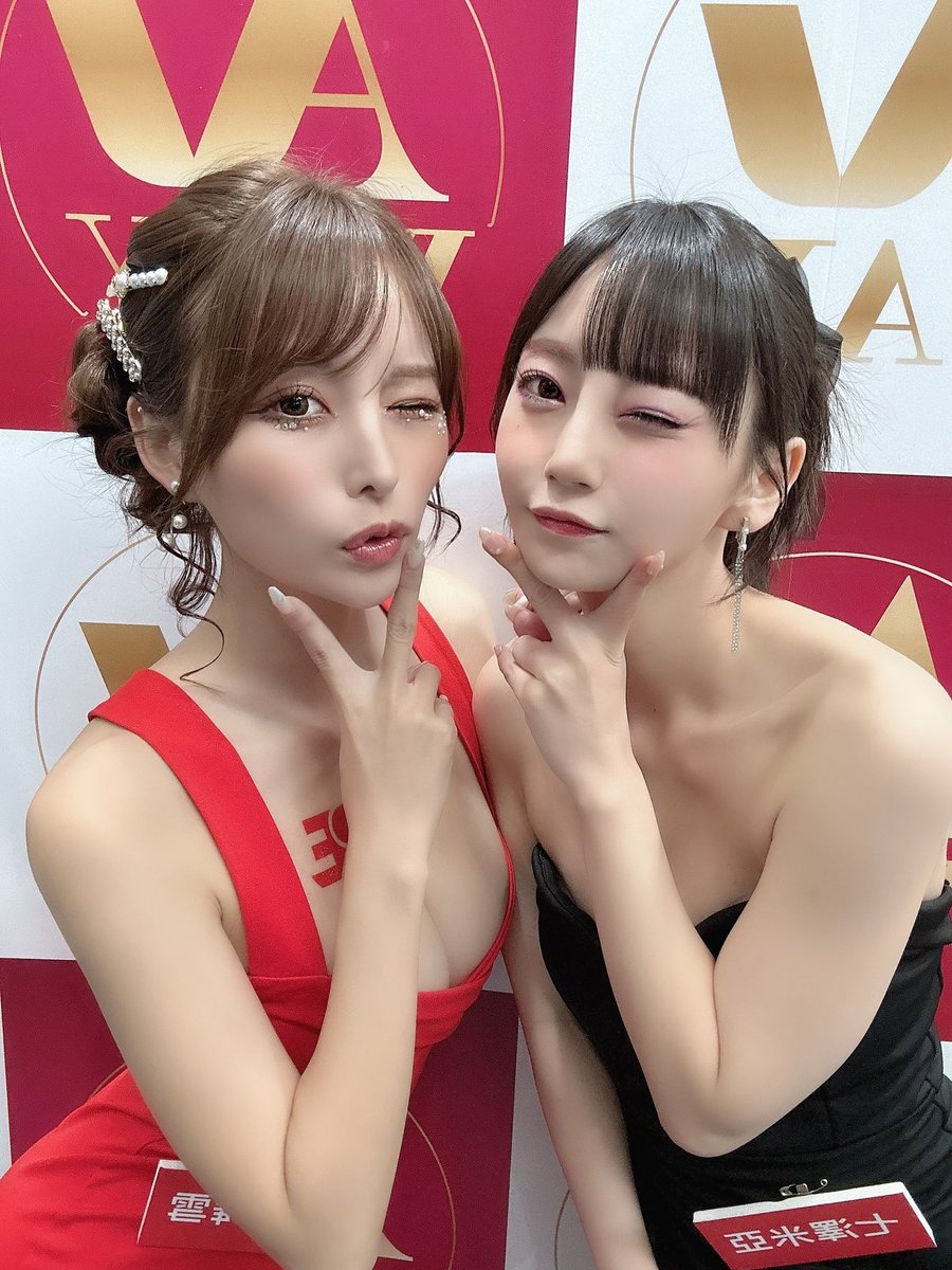 まゆきち❤️🖤(@mayukiito )

現場被ること増えてきてめちゃくちゃ仲良し✌️
後で写真撮ろ~って話した数分後に会いに来てくれた。最高に好き https://t.co/OjooqmkusY