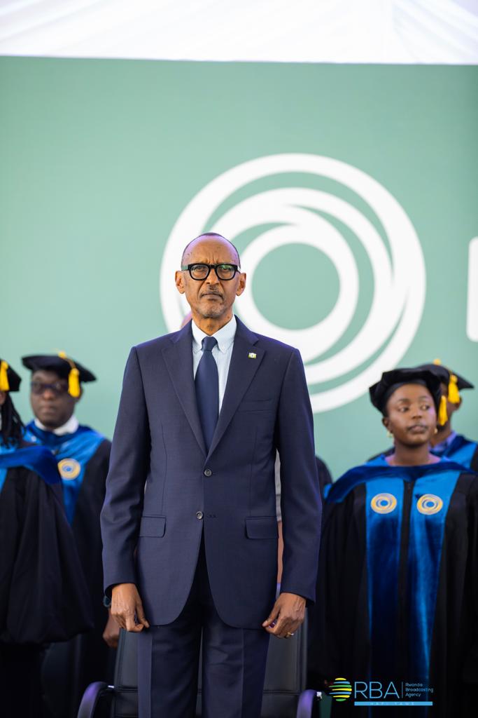 rbarwanda's tweet photo. PHOTOS
President #Kagame alongside Howard G. #Buffet have arrived at Rwanda Institute for Conservation Agriculture to attend the RICA's annual graduation ceremony. #RBANews 
Watch live: https://t.co/lPzwXimbCq https://t.co/EuHTi5OfiR
