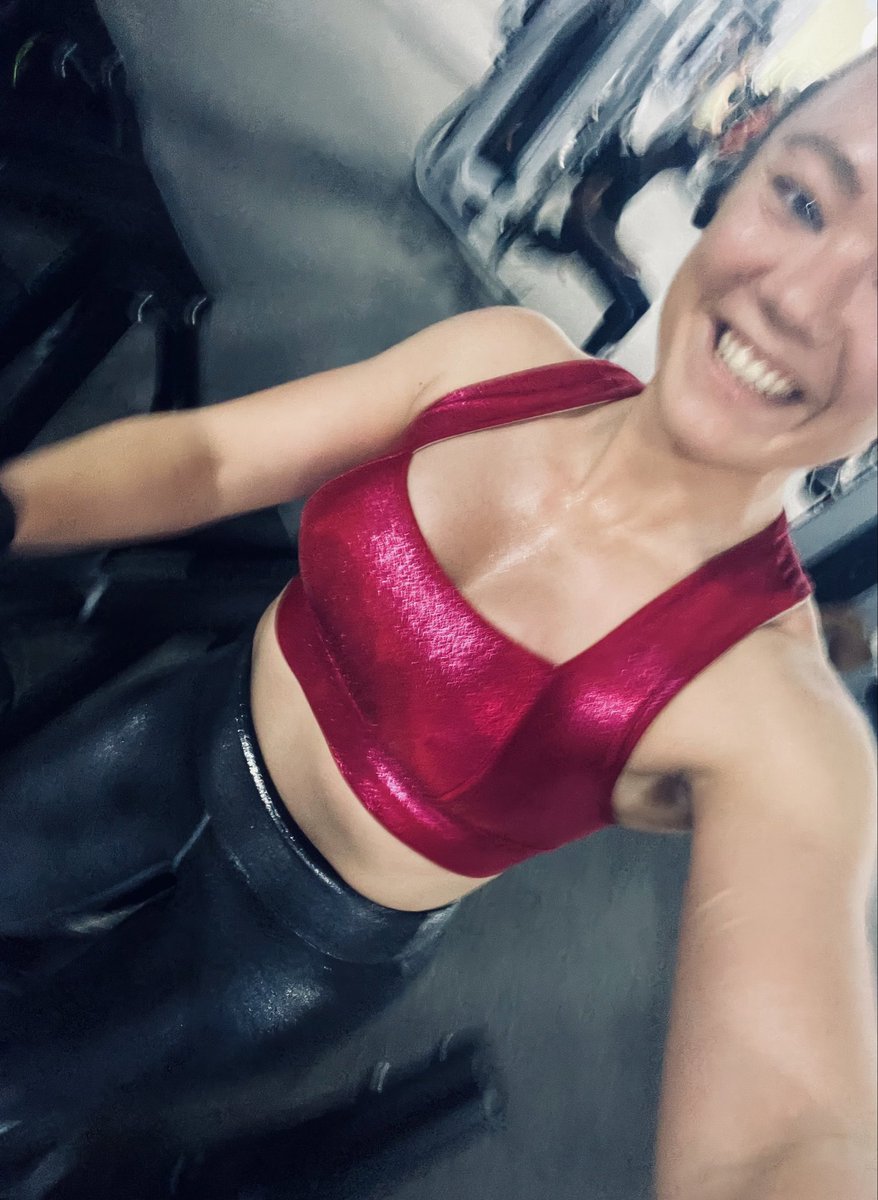MsRMerry's tweet photo. Cardio is better when you sparkle!✨
😁
#YesToYou #Barbiecore #Barbiemovie #BarbieTheAlbum #Barbie 💕
#TuesdayFeeling #TuesdayMotivation https://t.co/ijW7ZJx2dU