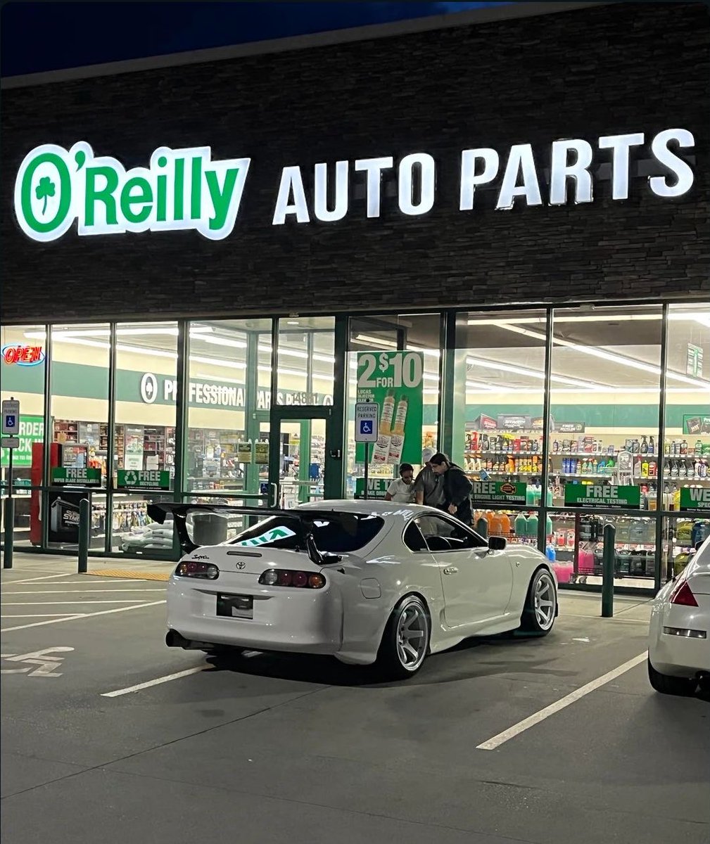 JDMCars86's tweet photo. IS THAT A.. ?!? https://t.co/Z2ftP68bPo