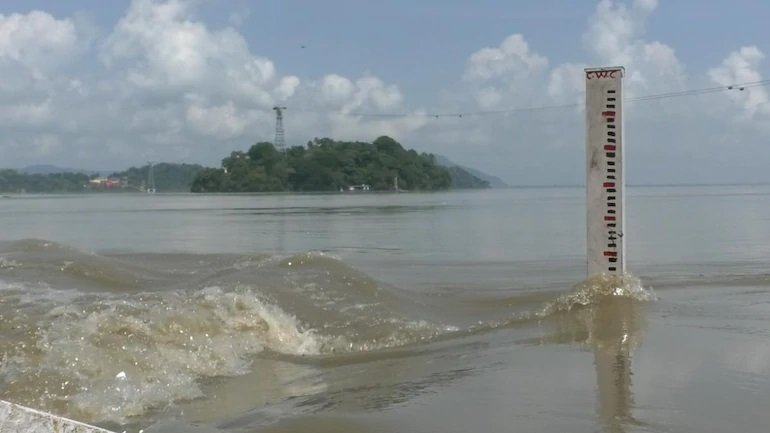 airnews_ghy's tweet photo. Jorhat district administration has suspended Ferry services suspended at Neematighat due to rise of water level in Brahmaputra until further notification.
#AIRReport : Bijoy https://t.co/eedZfa1f0l