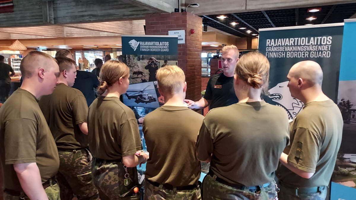 KainuunPR's tweet photo. Oppilaitoksilla ja työnantajilla on mahdollisuus esitellä tarjontaansa   Varusmiestoimikuntapäivillä kahdesti vuodessa, jolloin tavoittaa kaikki palveluksessa olevat. Tapahtumaan kuuluu myös valokuvaus ja mahdollisuus #SPR:n verenluovutukseen.

#kaipr #maavoimat #intti #vmtk https://t.co/fn1xGA01Ip