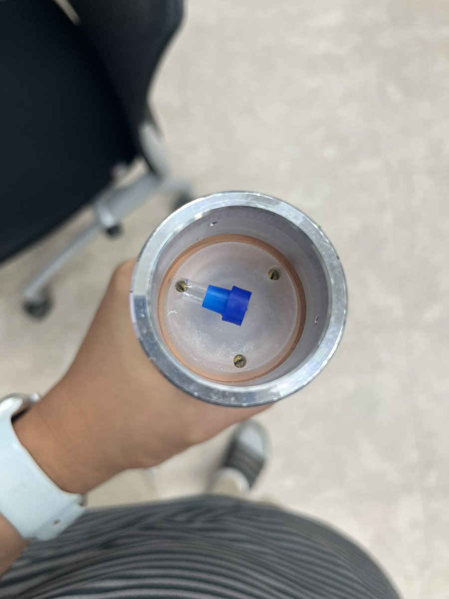 ChemNMRKAIST's tweet photo. [2023.08.08 16:10 /IBS600 ] Broken NMR tube is found in the magnet. IBS600 will be re-running after probe checkup. https://t.co/kFGedpqy82