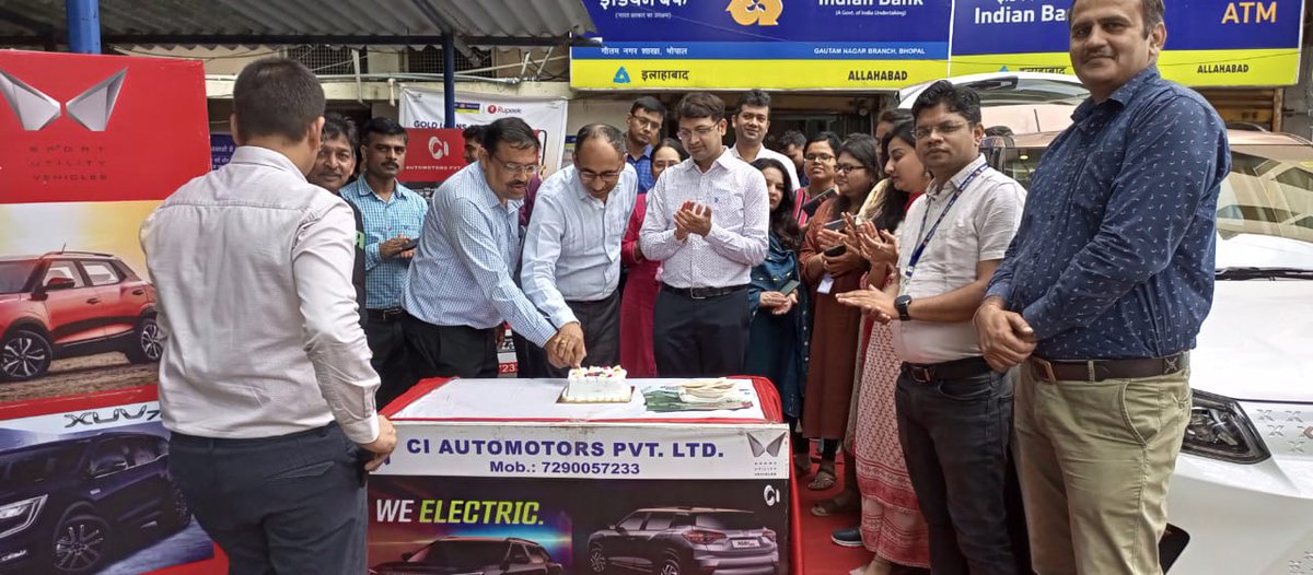 CiMahindra's tweet photo. XUV4OO Event at indian bank gautam nagar branch
#DrivewithCI #mahindra #cimahindra #xuv400ev #XUV4OO https://t.co/1fVZRKxuSM