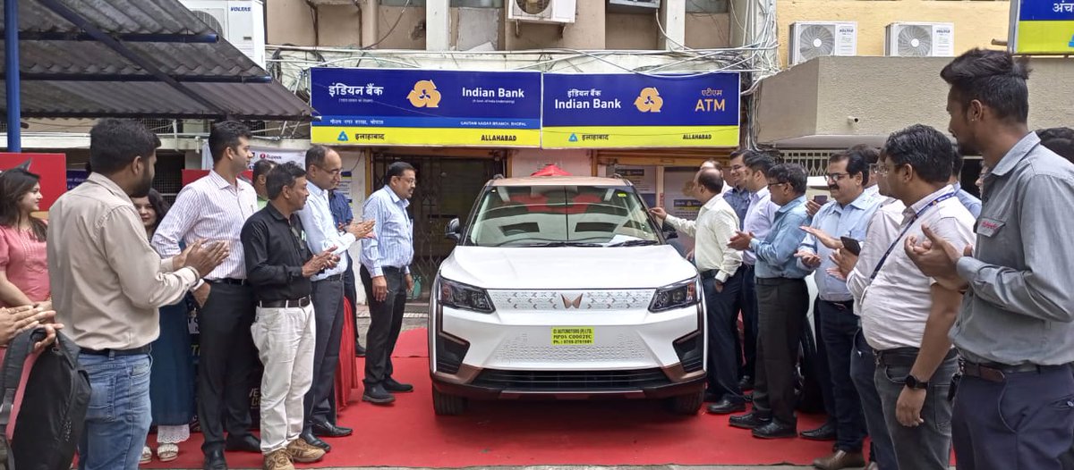 CiMahindra's tweet photo. XUV4OO Event at indian bank gautam nagar branch
#DrivewithCI #mahindra #cimahindra #xuv400ev #XUV4OO https://t.co/1fVZRKxuSM