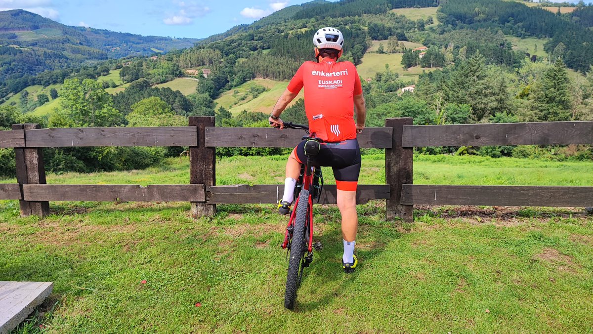 EnkarterriBike's tweet photo. ¡Acércate a disfrutar de 𝙡𝙖 𝙫í𝙖 𝙫𝙚𝙧𝙙𝙚 de #Enkarterri 💚!  Activa la opción #víaverde en tu próximo #alquiler y te llevamos las #bicis 🚲hasta el inicio de esta, en Artzentales 📌.  

Contacta con nosotros a través del bikes@urbegi.com o 688 730 666.  ¡Te esperamos! https://t.co/rBqAgFq4wB