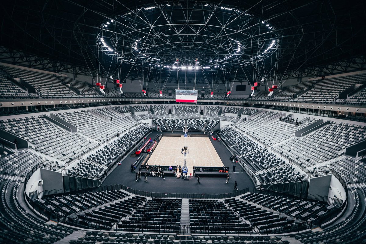 garagarabola_'s tweet photo. Bukan di USA, bukan di Jepang, bukan di Eropa, bukan juga di negeri jiran.

Berapa nilai yang kalian berikan untuk Indonesia Arena, Gelora Bung Karno Sport Complex ini?

Tidak sabar untuk nonton match 🏀⚽️🏸🏐 

😍😍😍

📸: IBLIndonesia (Ariya Kurniawan) https://t.co/124af6kaib