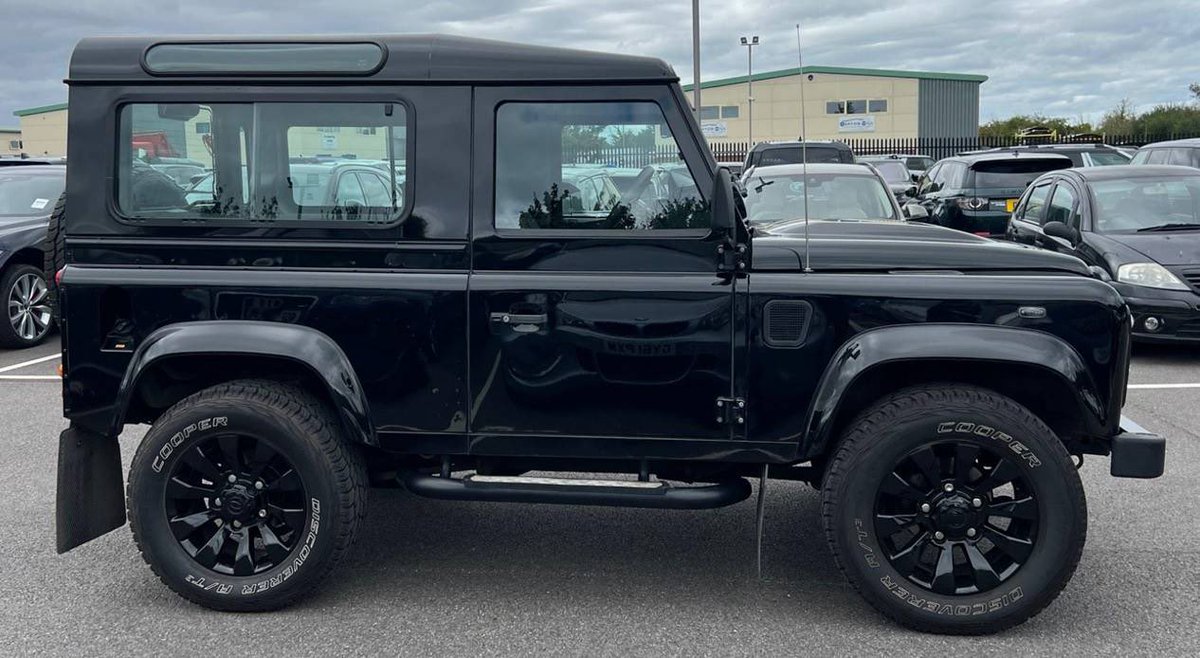 LandRoverMUD's tweet photo. A few 90s that have nearly been purchased; still searching for the right vehicle …

#LandRover #Defender90 https://t.co/5xvxcozIdC