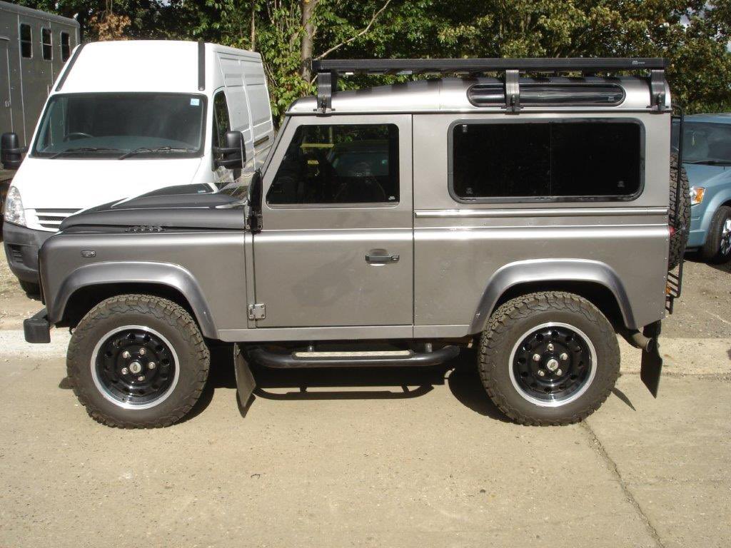 LandRoverMUD's tweet photo. A few 90s that have nearly been purchased; still searching for the right vehicle …

#LandRover #Defender90 https://t.co/5xvxcozIdC
