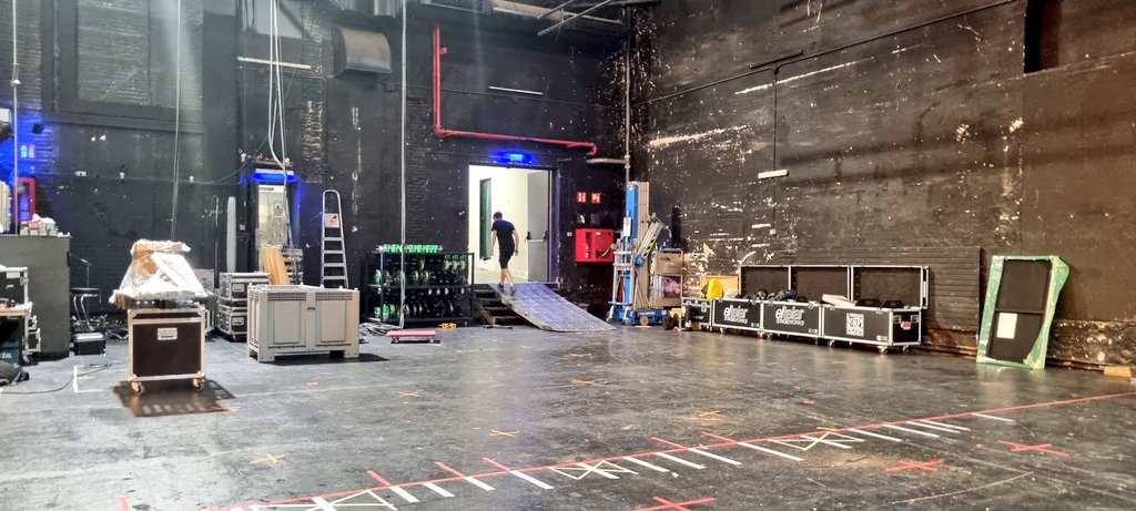 Comença un nou muntatge al Teatre Tívoli. Cinc anys després de la nostra primera experiència produint musicals de gran format amb LA JAULA DE LAS LOCAS, la sensació d'emoció absoluta i de pànic contingut continua intacta. 😅

THE PRODUCERS de Mel Brooks, al setembre, estrena!