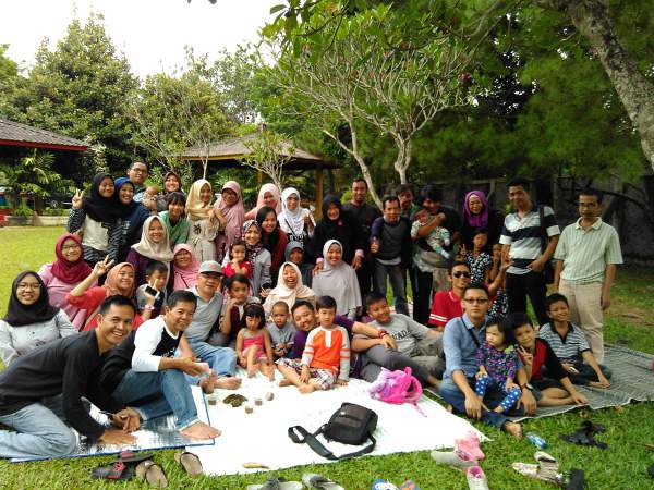 fhrnurdiansyah's tweet image. Keluarga besar H. Nawawi 😁 jarang bgt nih bisa kumpul hampir full team. Goksss

#keluarga #cemara #piknik #family #nature #instagood #instalike #bali #life #food #likeforlike #friends #photooftheday #repost #beach #holiday #fun #photography #saungengkongano