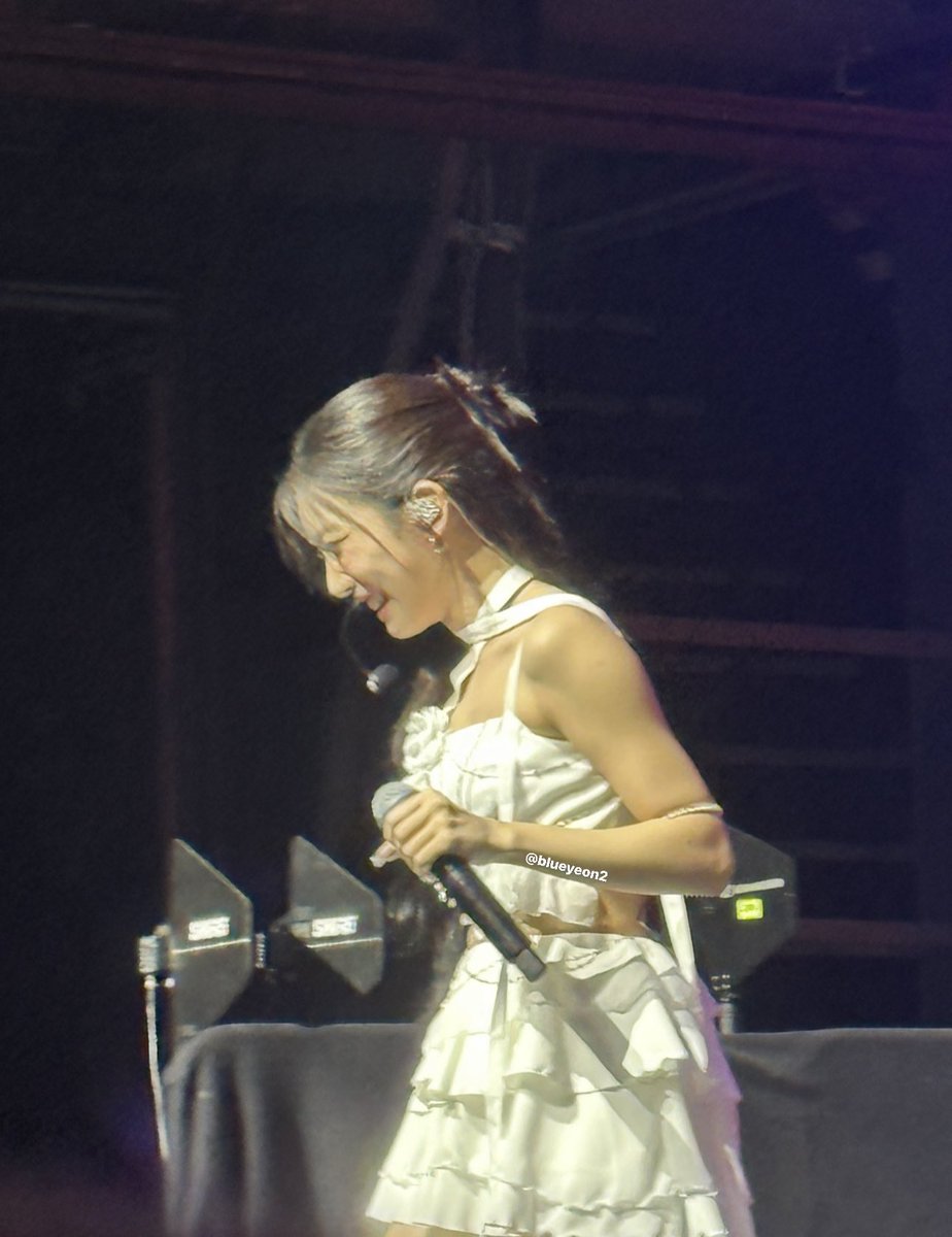 blueyeon2's tweet image. She seemed so happy 
#ODDEYECIRCLE #VersionUp #oecinberlin #OEC #KimLip #킴립