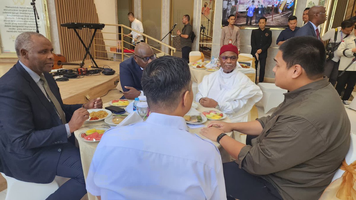 OIC_OCI's tweet photo. The Minister of #Youth and #Sports of the Republic of #Indonesia, H.E. Mr. Ario Bimo Nandito Ariotedjo hosting a lunch in honor of the #OIC Secretary-General, H.E. Mr. #Hissein_Brahim_Taha at the Ministry of Youth and #Sports Headquarters in #Jakarta on 8th August 2023. https://t.co/xb1BLQWHyg