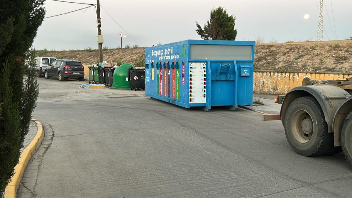 lavegamancomuni's tweet photo. Información de servicio‼️
Hasta el próximo 20 de agosto nuestros puntos limpios móviles estarán disponibles en:
➡️C/Siete Arroyos en @aytovillaverde 
▶️C/ Margarita Nelken en
@CantillanaAyto
📷C/ Barcelona frente a Correos en Villanueva del Río y Minas @desarrollominas https://t.co/x1euMZJ2V0