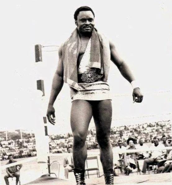 Power Mike would've been 84 years today.

Michael 'Power Mike' Okpala was for years celebrated as undefeated world heavyweight wrestling champion. Some of his feats were lifting buses, using bare hands to hammer nails, etc. An epitome of strength and muscle he was.

Rest in Power