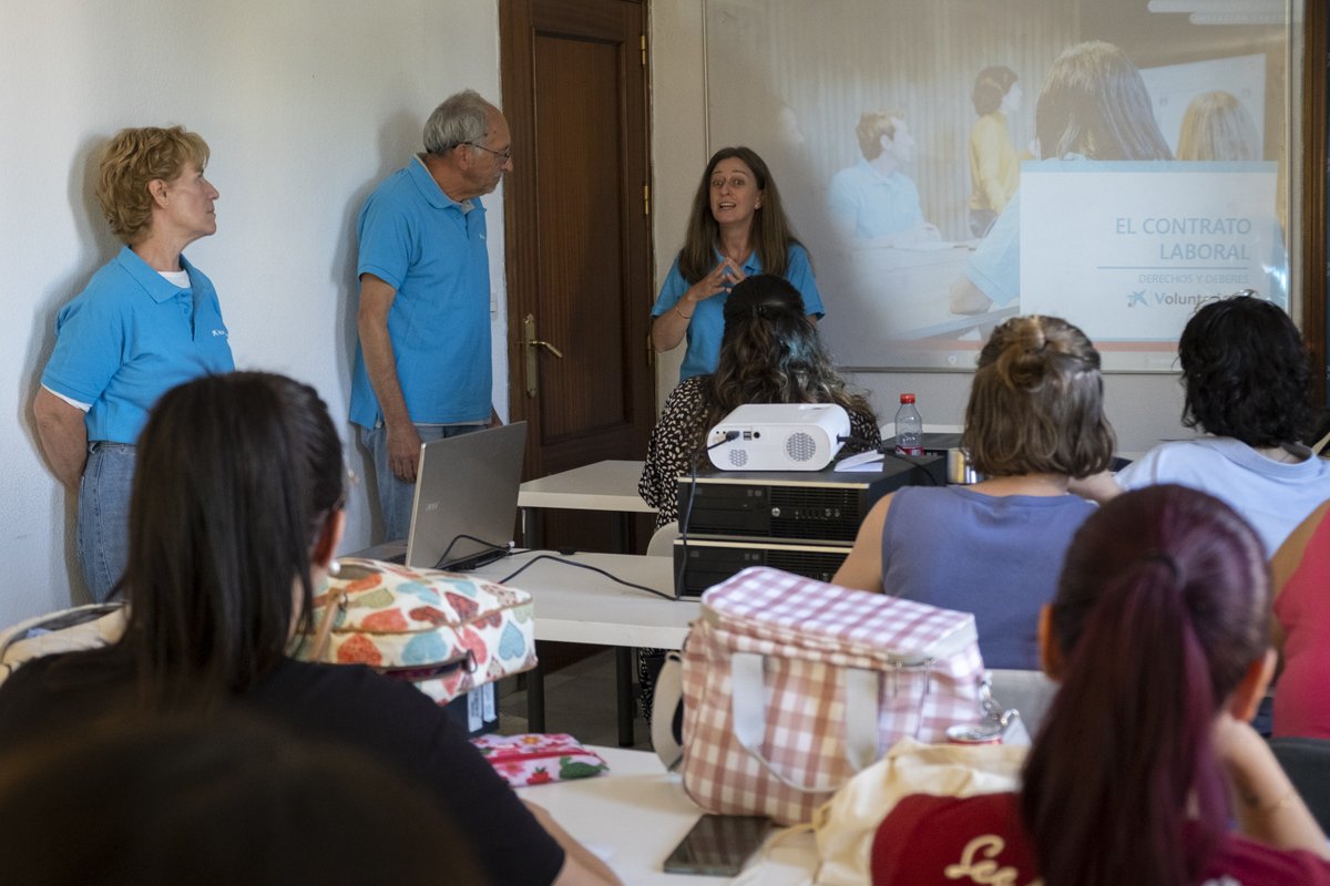 Desde #VoluntariadoCaixaBank realizamos diferentes talleres para ayudar a incorporar al mercado laboral a aquellos colectivos de personas que por distintos motivos se encuentran en riesgo de exclusión social y que tienen mayores dificultades para acceder a un puesto de trabajo.