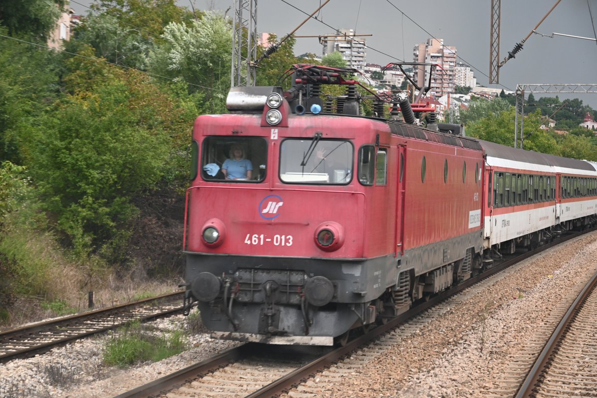 fabianvendrig's tweet photo. Yesterday I spotted The Optima Express from Villach 🇦🇹 to Edirine🇹🇷, near #Belgrade Rakovica🇷🇸. A kind of old Orient Express actually. #OptimaExpress #OrientExpress https://t.co/S9XolNI9Mv