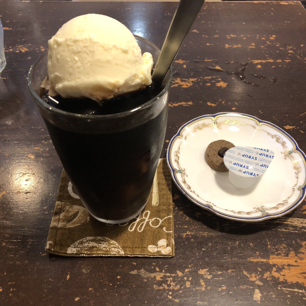 CHA10lJP's tweet photo. するが工房さんの「水出しコーヒーフロート」

私的には静岡市のアイスコーヒーの中で一番好きかも💓

８時間かけて抽出されたコーヒーは、しっかりした苦味もあるのに、すっきりしてる。

濃厚なバニラアイスに負けないコクもある。

夏だけの限定らしいから、早くリピしなくちゃ。💦　#するが工房 https://t.co/YLFL1ldqFp