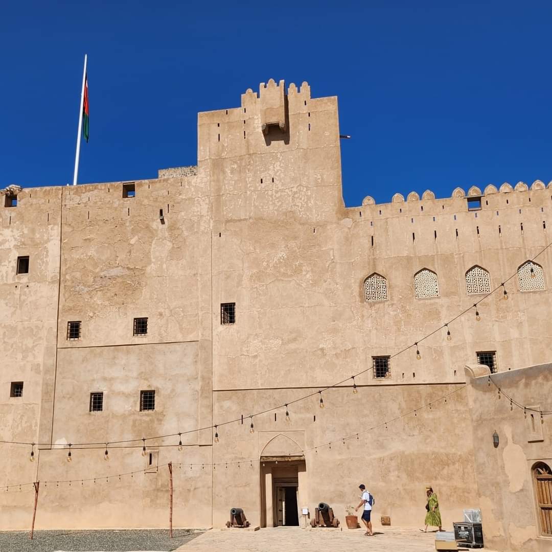 ElonTravel's tweet photo. Next #travelvideo from Jabreen Castle, Oman.
#Oman #JabreenCastle
Jabreen castle is built in 1675 by Imam Bil-Arab Bin Sultan.
Jabreen Castle was an important centre of learning for #astrology, #medicine and #IslamicLaw.
#ElonTravel #seetheworld https://t.co/pj1YUQ0Ykz
