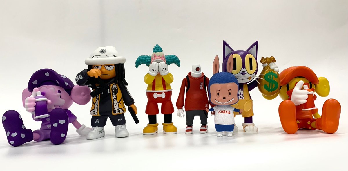 demengtoy's tweet photo. The reason young adults are most afraid of children playing in the house is because there is a wall of collectibles. Every time they shouted at : Nooooo don't touch them!! They are not toys!! Keep the distance!!  Is it you?😂
#art #collectibles #adulttoys #collection #arttoy https://t.co/GzdiqBWwQs