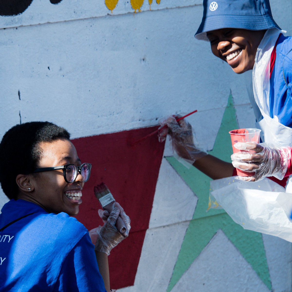 VWGAnews's tweet photo. Over 120 @VolkswagenSA employees and their loved ones showed up for our second #MandelaMonth Show of Hands outreach last month; improving the facilities at the Edutak Preprimary Training Centre in Pretoria.
More – https://t.co/Xqn8Vmb52s.
#VW4Good https://t.co/q05UM2i5QZ