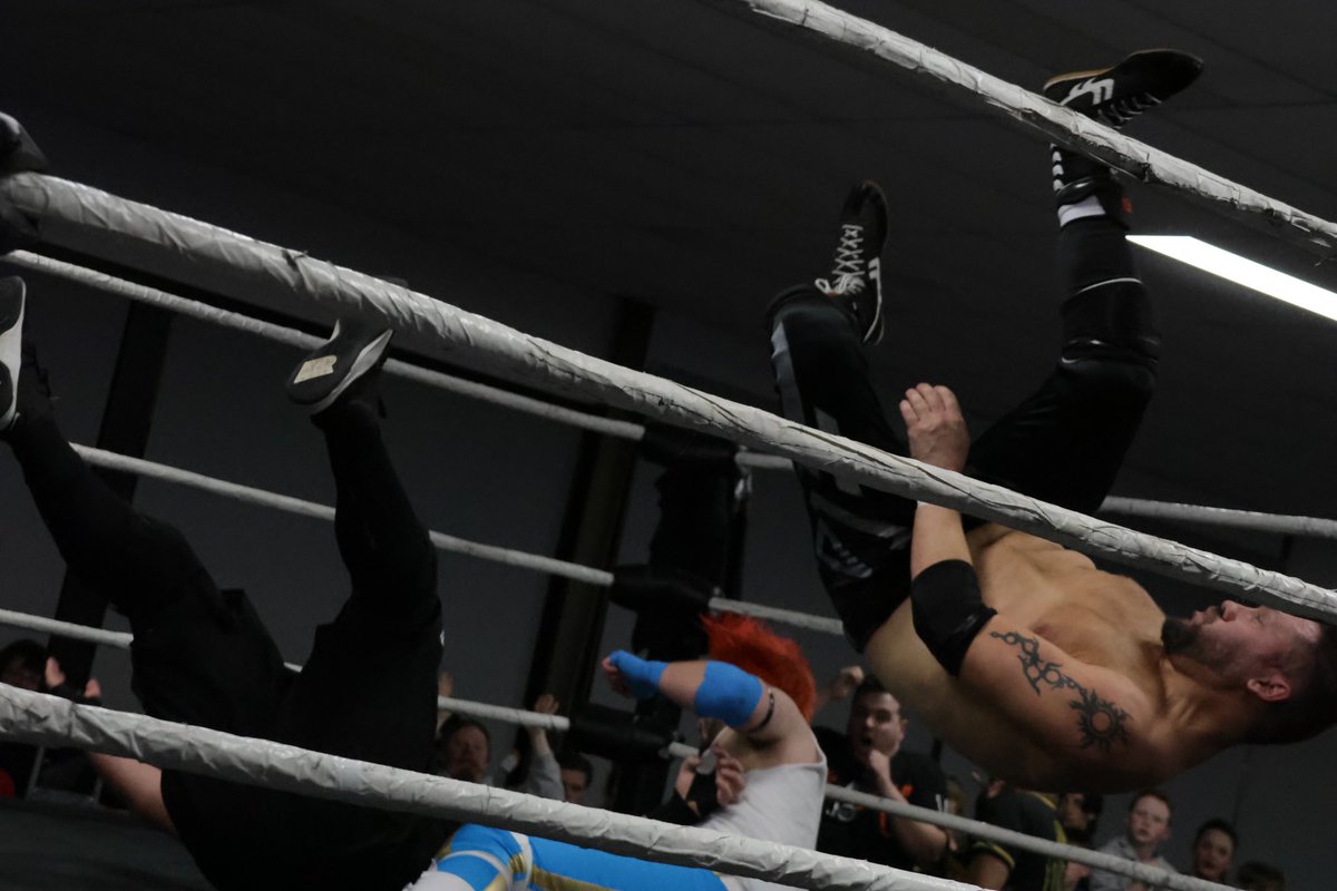 deathmatchready's tweet photo. anti-gravity. https://t.co/1LtypqVww9